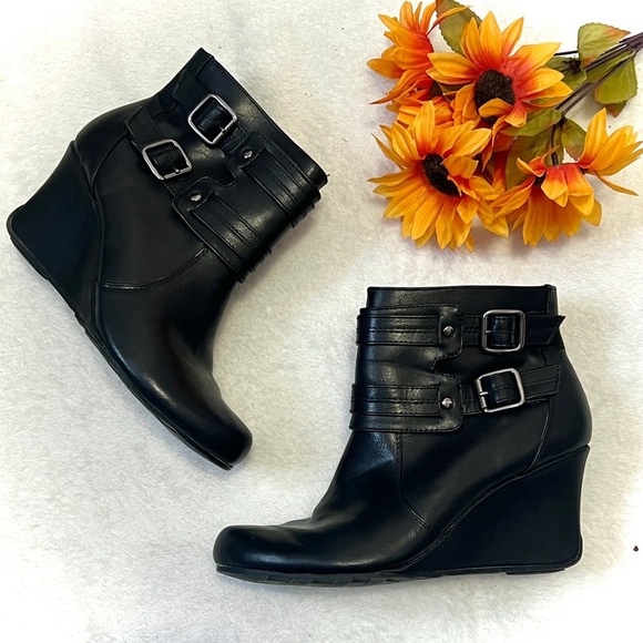 Kenneth Cole Reaction Wedge Buckle Ankle Boots - Size 7.5 - Picture 1 of 11